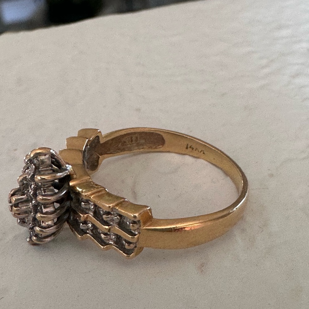 Beautiful 14k & .5 diamond vintage 80s cocktail ring - Picture 6 of 17